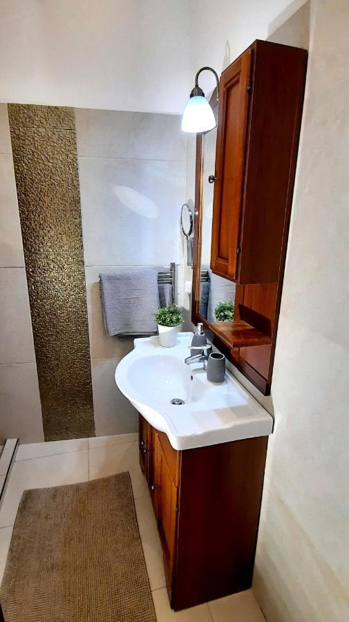 Central Gold Apartment Budapest Eksteriør billede